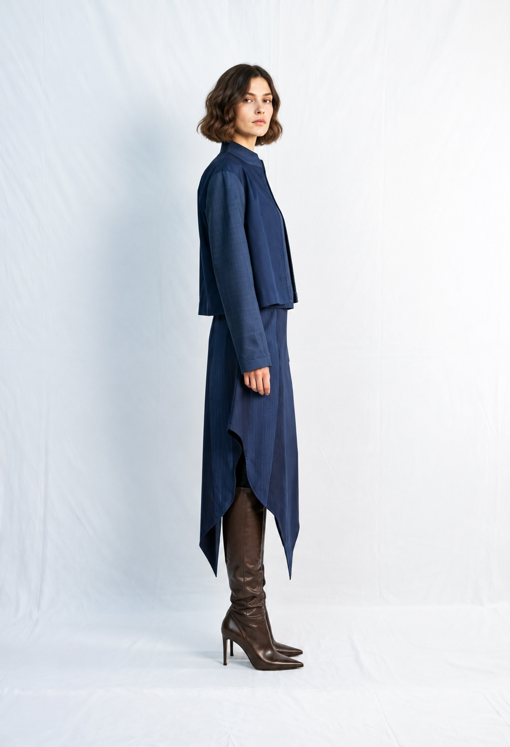 Ritratto moda in blu navy